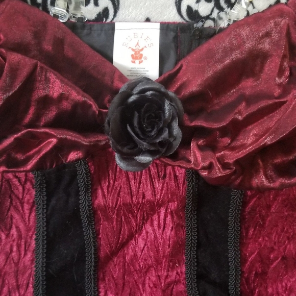 Rubie's Dark Rose vampire costume gown 🧛🏻‍♀️🦇 - Picture 4 of 5